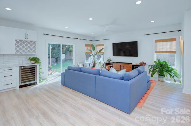 526 Seldon Drive, Charlotte, NC 28216