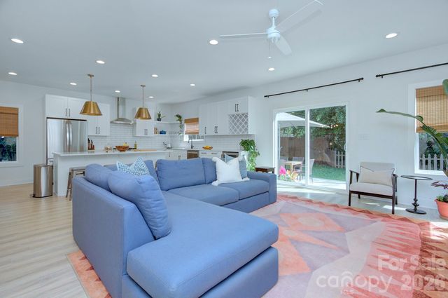 526 Seldon Drive, Charlotte, NC 28216