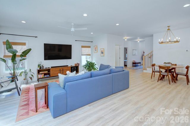 526 Seldon Drive, Charlotte, NC 28216