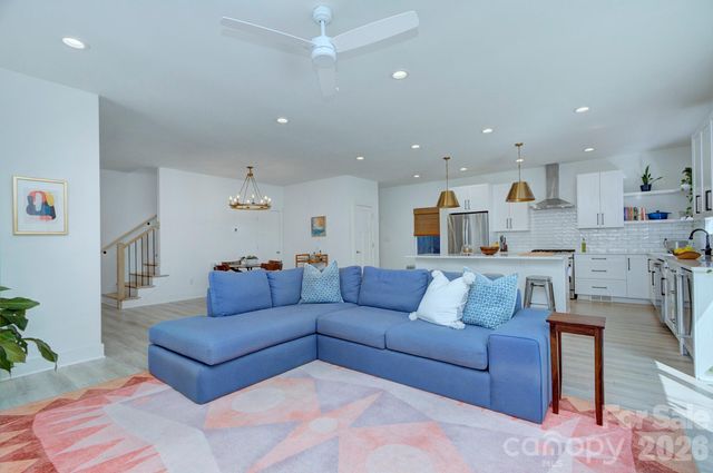 526 Seldon Drive, Charlotte, NC 28216