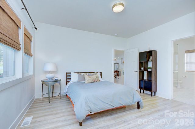 526 Seldon Drive, Charlotte, NC 28216