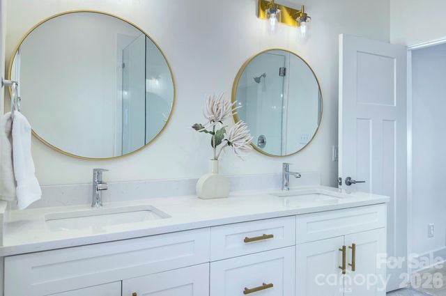 526 Seldon Drive, Charlotte, NC 28216