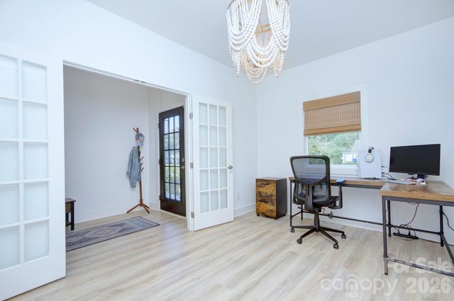 526 Seldon Drive, Charlotte, NC 28216