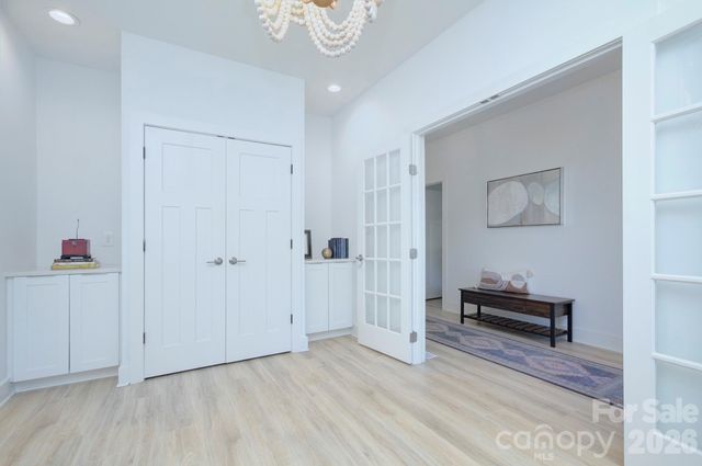 526 Seldon Drive, Charlotte, NC 28216
