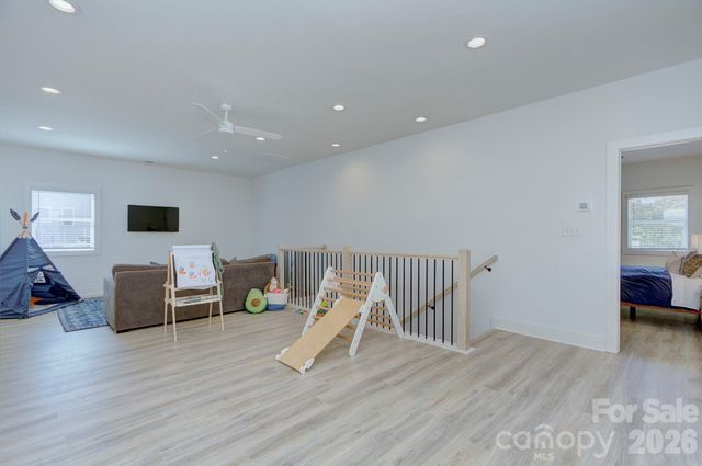 526 Seldon Drive, Charlotte, NC 28216