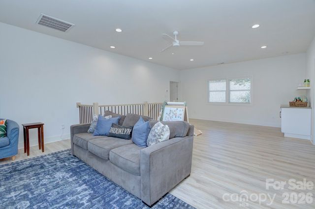 526 Seldon Drive, Charlotte, NC 28216