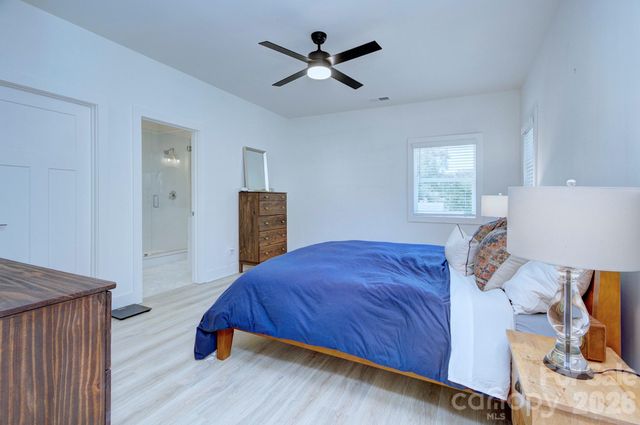 526 Seldon Drive, Charlotte, NC 28216