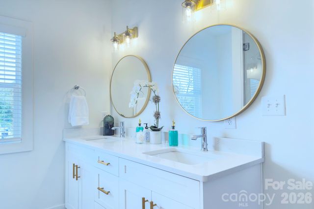 526 Seldon Drive, Charlotte, NC 28216