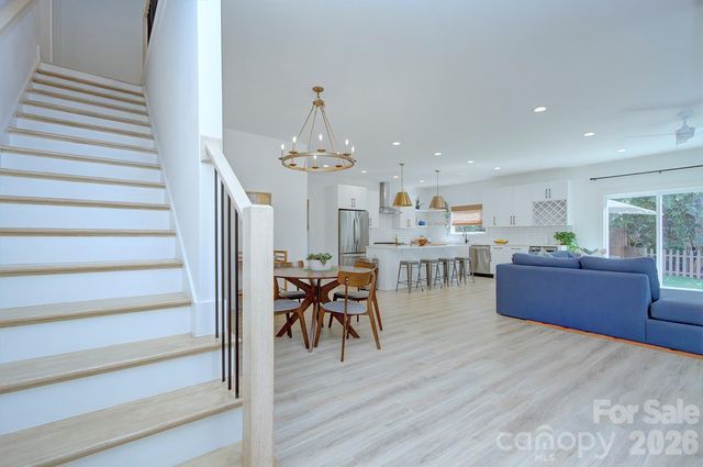 526 Seldon Drive, Charlotte, NC 28216