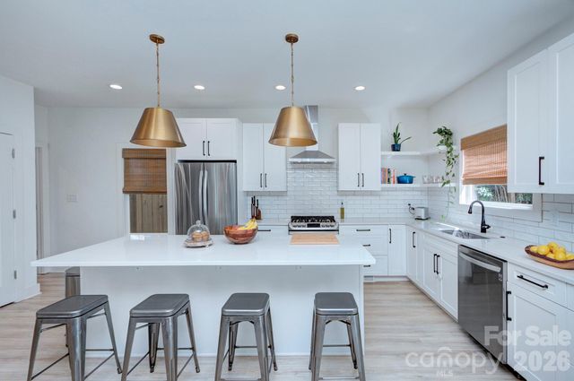 526 Seldon Drive, Charlotte, NC 28216