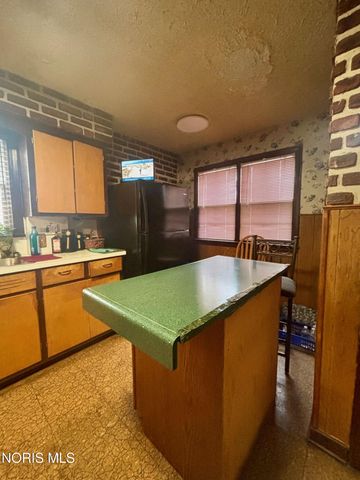 1946 Oakwood Avenue, Toledo, OH 43607