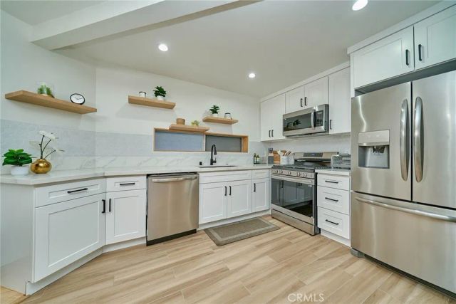 950 N Kings Road 45, West Hollywood, CA 90069