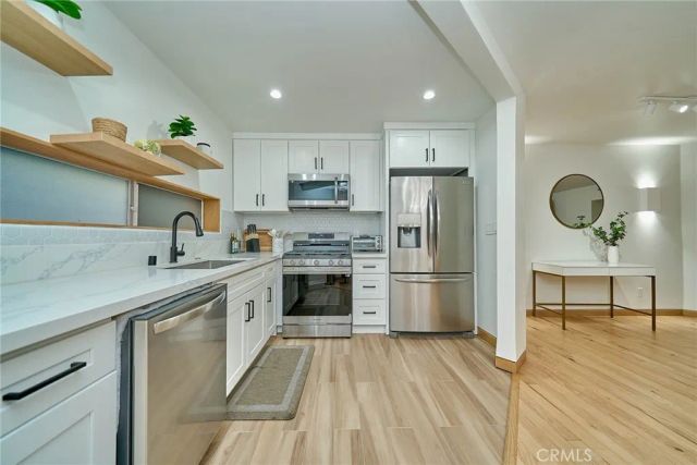 950 N Kings Road 45, West Hollywood, CA 90069