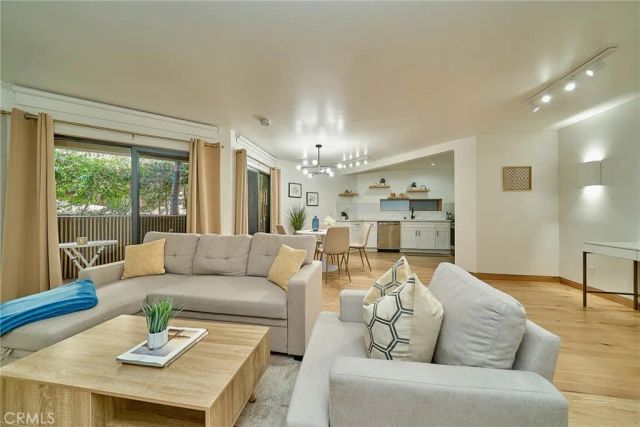 950 N Kings Road 45, West Hollywood, CA 90069