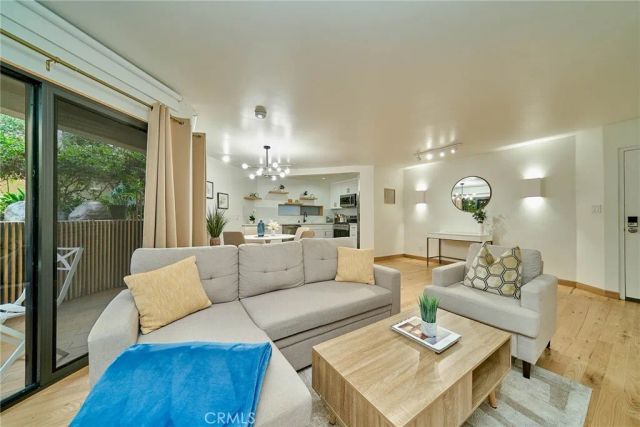 950 N Kings Road 45, West Hollywood, CA 90069