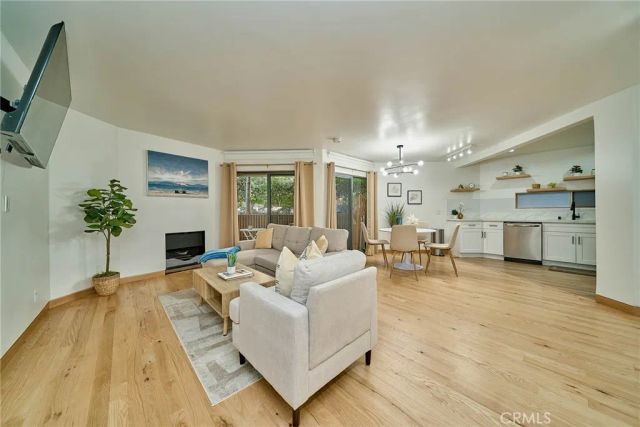 950 N Kings Road 45, West Hollywood, CA 90069