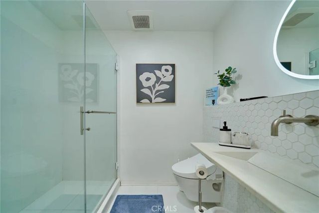950 N Kings Road 45, West Hollywood, CA 90069