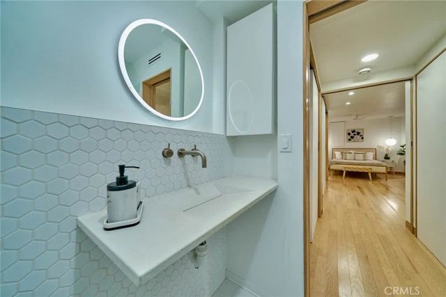 950 N Kings Road 45, West Hollywood, CA 90069