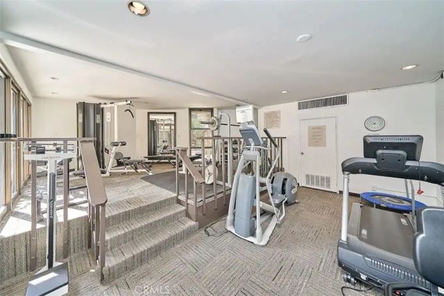 950 N Kings Road 45, West Hollywood, CA 90069