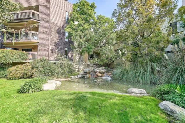950 N Kings Road 45, West Hollywood, CA 90069
