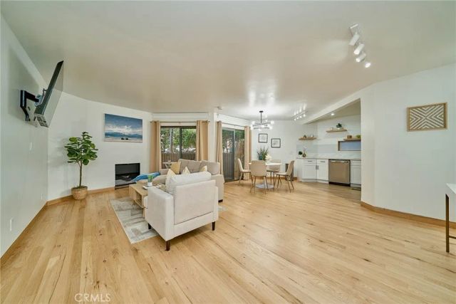 950 N Kings Road 45, West Hollywood, CA 90069