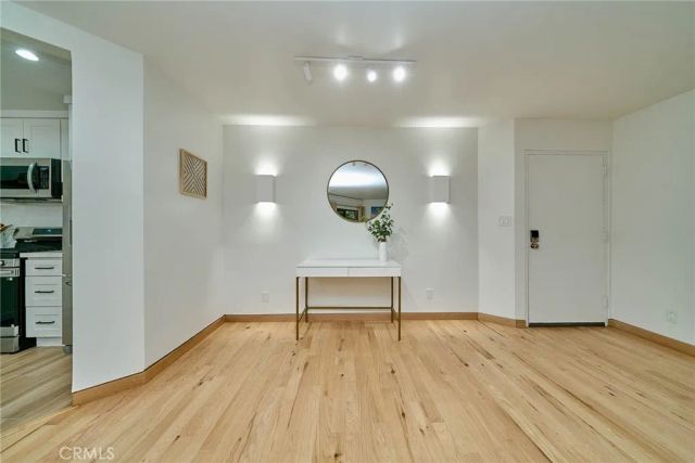 950 N Kings Road 45, West Hollywood, CA 90069