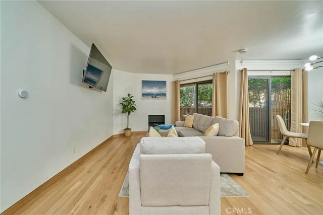 950 N Kings Road 45, West Hollywood, CA 90069
