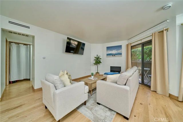 950 N Kings Road 45, West Hollywood, CA 90069