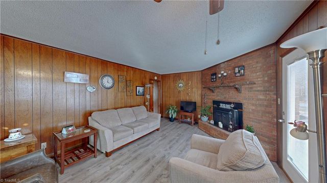 4211 VILLAGE Drive, Trinity, NC 27370