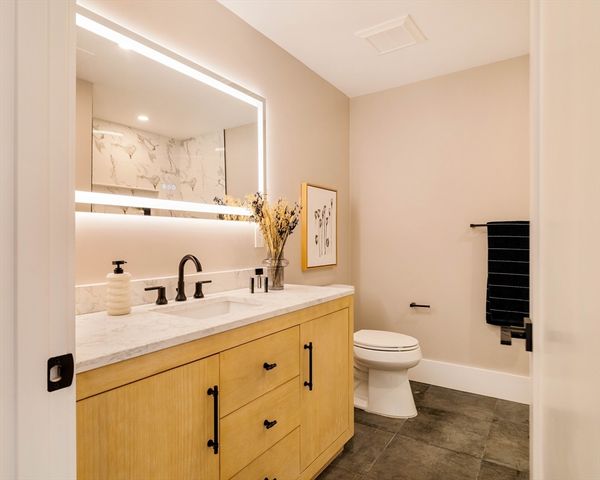 246 Bremen St 1, Boston, MA 02128