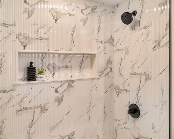 246 Bremen St 1, Boston, MA 02128