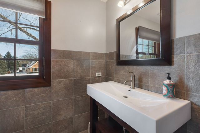 7513 Inverway Drive, Lakewood, IL 60014