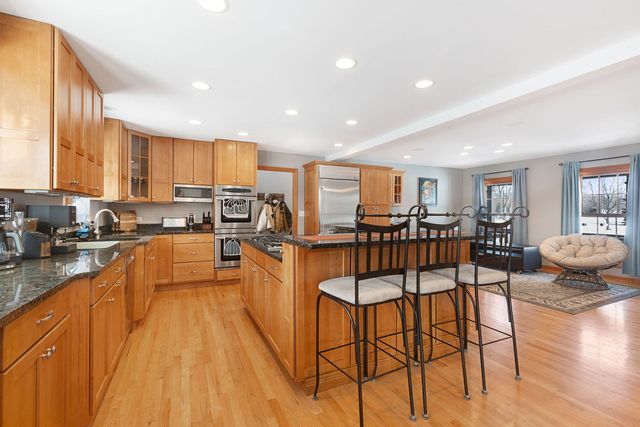 7513 Inverway Drive, Lakewood, IL 60014