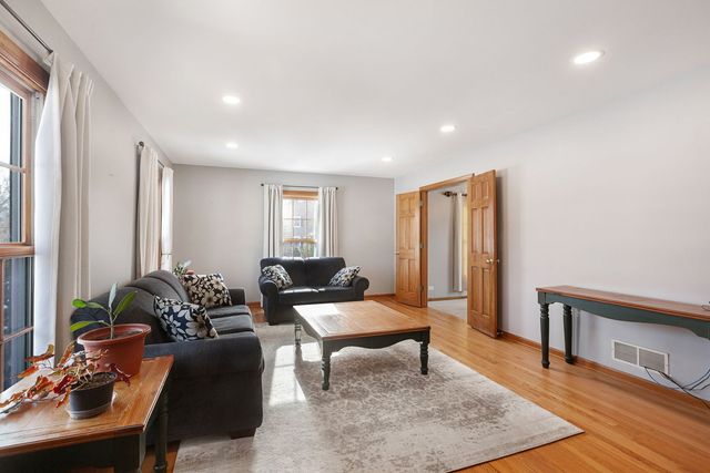 7513 Inverway Drive, Lakewood, IL 60014