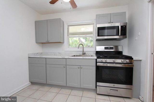 5634 MITCHELL RD, Levittown, PA 19057