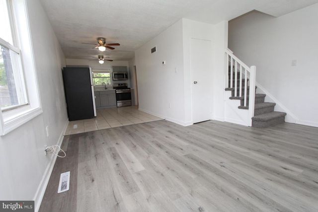 5634 MITCHELL RD, Levittown, PA 19057