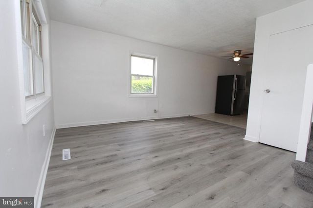 5634 MITCHELL RD, Levittown, PA 19057