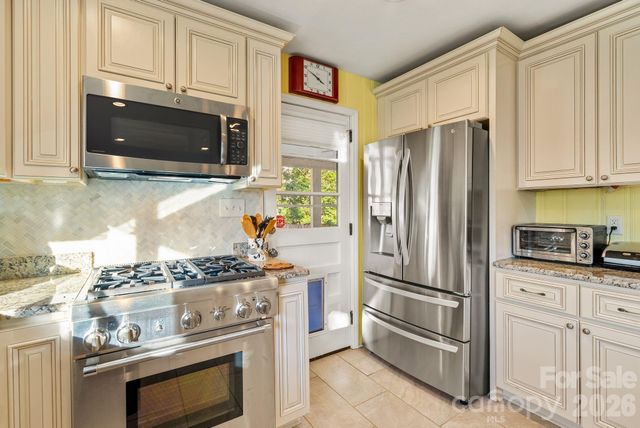 2 Bevlyn Drive, Asheville, NC 28803