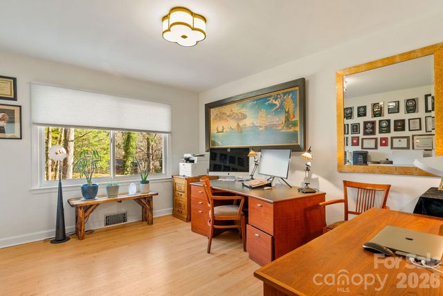 2 Bevlyn Drive, Asheville, NC 28803
