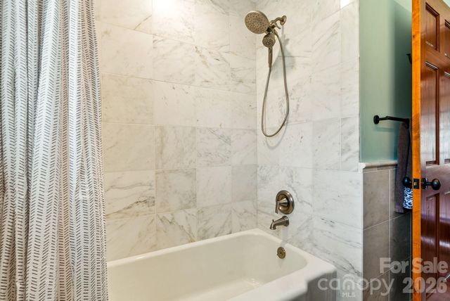 2 Bevlyn Drive, Asheville, NC 28803