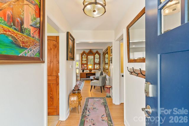 2 Bevlyn Drive, Asheville, NC 28803