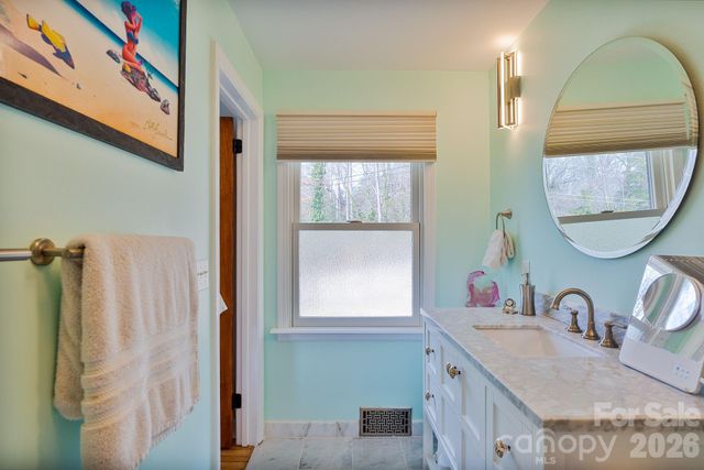 2 Bevlyn Drive, Asheville, NC 28803