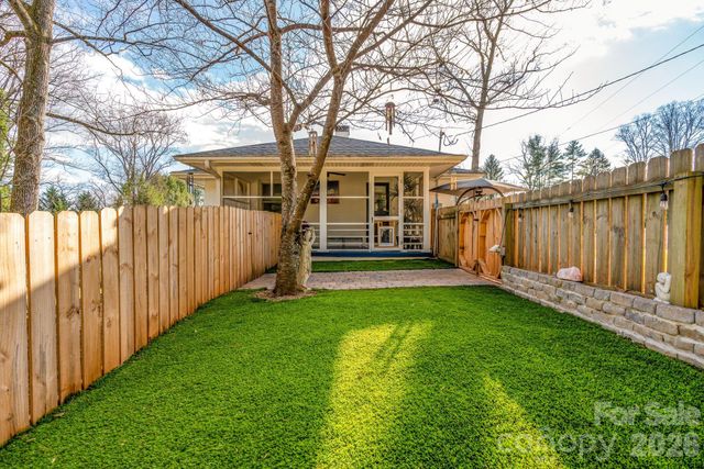 2 Bevlyn Drive, Asheville, NC 28803