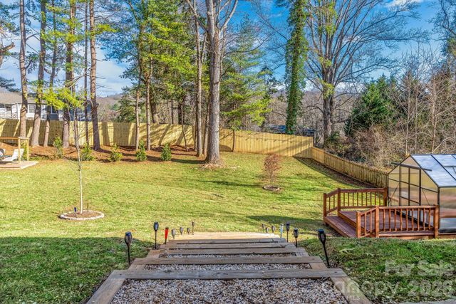 2 Bevlyn Drive, Asheville, NC 28803