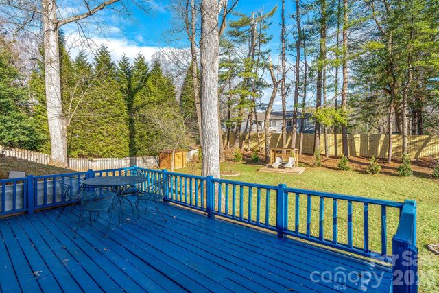 2 Bevlyn Drive, Asheville, NC 28803