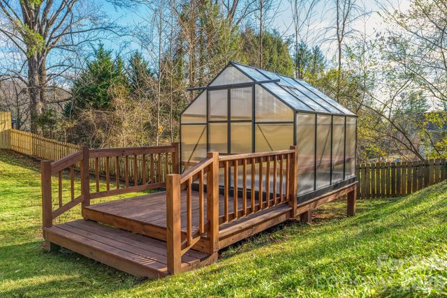 2 Bevlyn Drive, Asheville, NC 28803