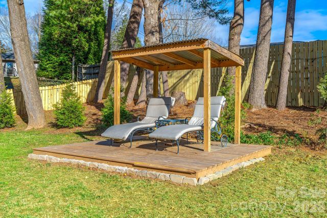 2 Bevlyn Drive, Asheville, NC 28803