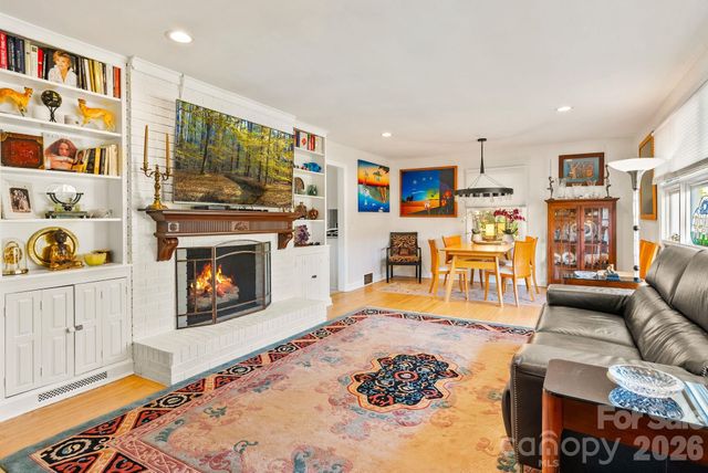 2 Bevlyn Drive, Asheville, NC 28803