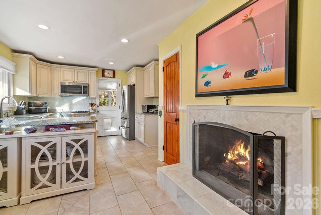 2 Bevlyn Drive, Asheville, NC 28803