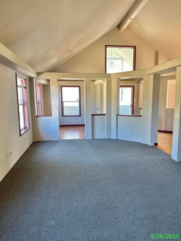 1690 NE Beacon Drive, Grants Pass, OR 97526